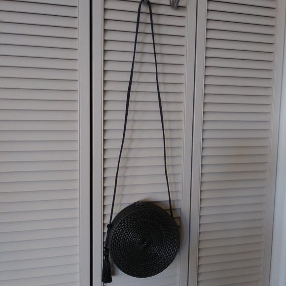 Lokatan Rattan Roundie Lotus Shoulder Bag - Picture 7 of 9